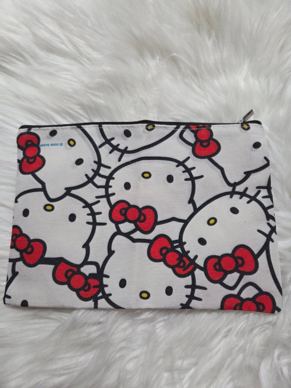 Hello Kitty Zipper Pouch - Picture 2 of 4